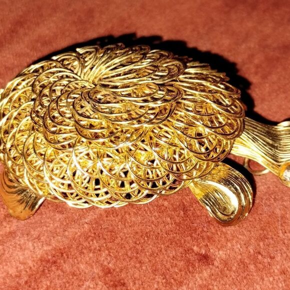 Vintage gold tone Noah's Ark Bracelet & Wire Turtle Pendant - Picture 3 of 6